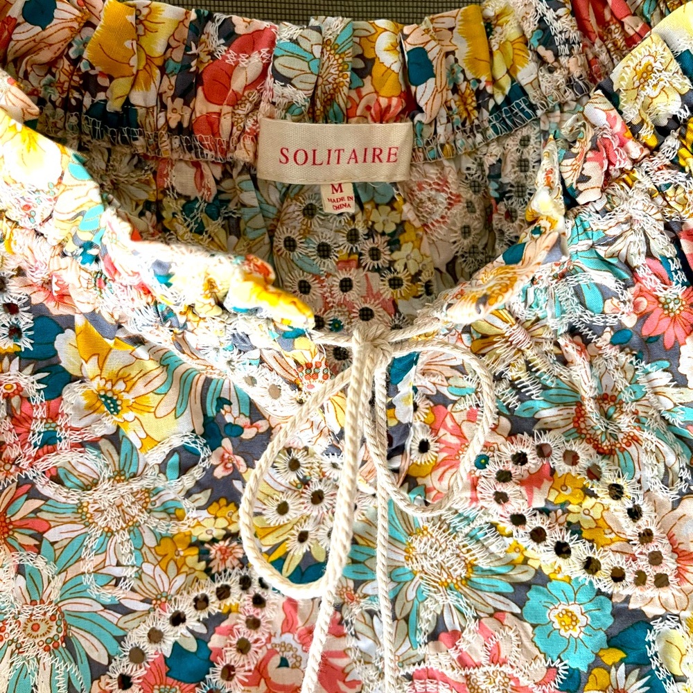 Anthropologie Solitaire Floral Eyelet puff sleeve top Size Medium